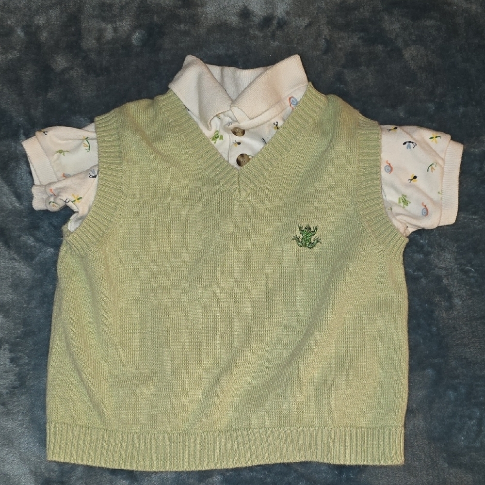 Green and White V-Neck Sweater Vest Set
